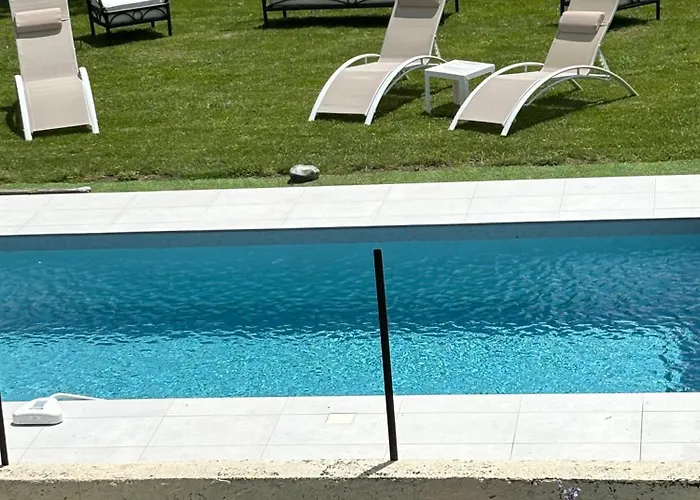 Гостевой дом La La Puyerre Hours